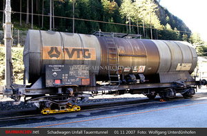 at-schadwagen-tauerntunnel-071101-001.jpg