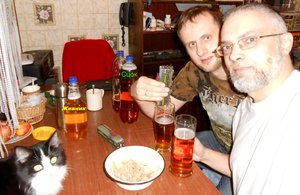 Витя окунает новорожденного.