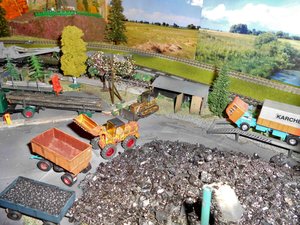 Бульдозер припаркован у небольшого<br />СТО для грузовиков