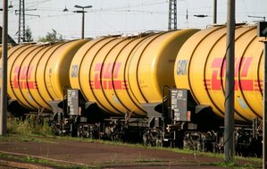 gatx-kesselwagenzug-fuer-kerosintransporte-fuer-dhl-hub-215965.jpg