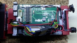 Использую винт М2 чтоб стянуть часть &quot;сендвича&quot;: винт через плату, балласт в раму. Припаеваю лампу заднего света.