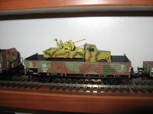 Низкий полувагон с Опель маультир. Лилипут.