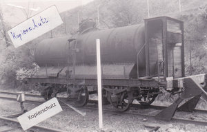 Alter-Kesselwagen-mit-Steigleiter-Foto-Eisenbahn-ca.jpg