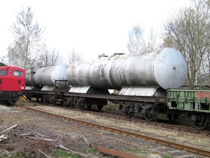 2-alte-kesselwagen-stehen-auf-96946.jpg