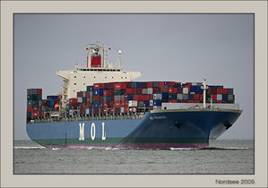 А это немецкий экспорт на встречном контейнеровозе. Не столь объемный, как китайский импорт, но тоже ничего. Немцы берут не количеством, а качеством.