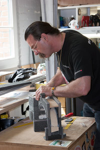 а это создатель въезда в  горный тунель ( на худой конец -  арочного моста)