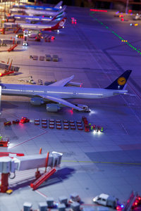 самый длинный в мире самолет А-340-600 даже на фотографии целиком не поместился