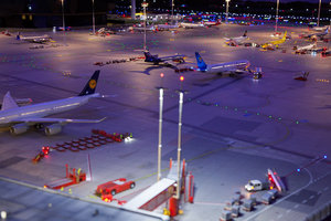 вдали -  Ту-154 Аэрофлота