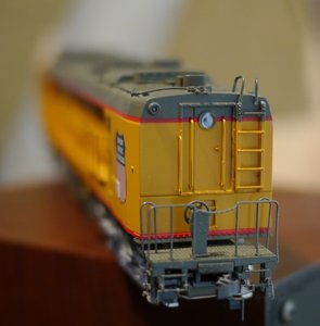 Athearn, извините - сломал поручни на трапе...