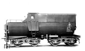 Ein Wannentender 2'2' T32 der Bauart Westwaggon (Köln) für die Baureihe 52. Ab 1943 wurde der Tender aufgrund einer Nachmessung als 2' 2' T30 eingruppiert. (1942) Foto RVM-Filmstelle Berlin (Maey).jpg