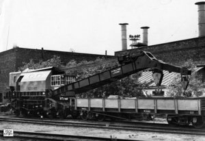 Помимо крана, на фото интересная платформа с шпренгелями, не видел такой!