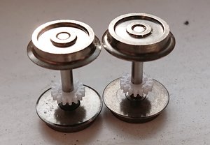 Левое под DC, правое - AC