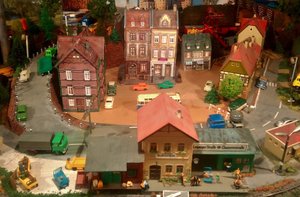 При закрытой крышке макета