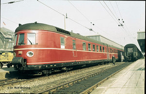 Подобных дизель-поездов, изготовленных еще до войны, не хватало для покрытия спроса.