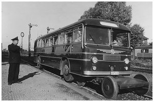 Schienen-Strassen-Omnibus 03.jpg