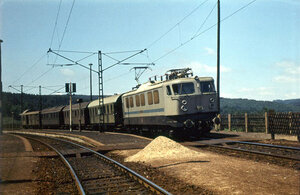 1971: Испытание локомотива Е 211 с пассажирским поездом на станции Михаэльштейн (фото: коллекция Акселя Мехнерта