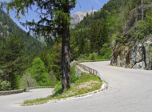 pass_road_serpentine_alpine_rock_wall_limit_slope_return-613632.jpg