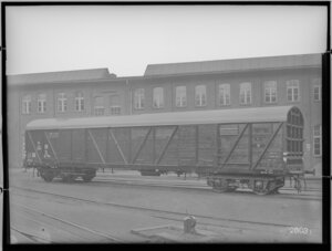 fotografie-vierachsiger-schnellgueterwagen-gattung-ggths-schraegansicht-spurweite-1435-mm-2.jpg