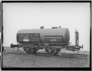 fotografie-zweiachsiger-kesselwagen-fuer-schwefelsaeuretransport-1918-13759.jpg