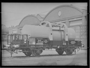 fotografie-zweiachsiger-kesselwagen-ohne-isolierung-fuer-norddeutsche-chemische-werke-berl-2.jpg