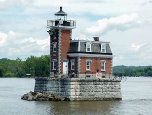 Hudson_Athens_Lighthouse.jpg