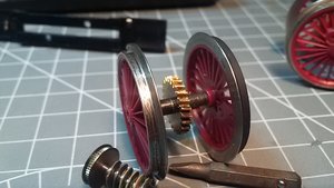 На всех проводах и шестернях засохшая керамическая смазка, долго и нудно чистил(((