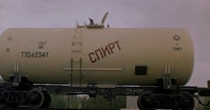 vlcsnap-2011-04-07-01h31m02s145 %28Хорошо сидим - 1986%29.jpg