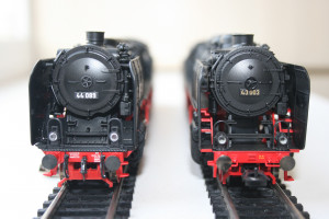 Вид спереди обоих