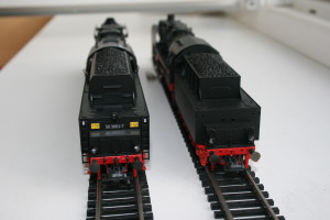 Вид обоих сзади (на &quot;старичке&quot; не установлены навесные детали типа шлангов, сцепок и трапиков)