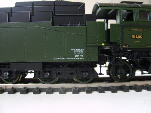 Надписи на тендере абсолютно чёткие и читаемые.