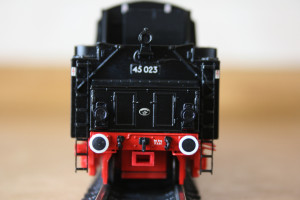 Фабричная табличка и на тендере.