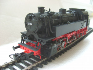 Передняя часть с типичной для новостроев DB установкой буферных фонарей.