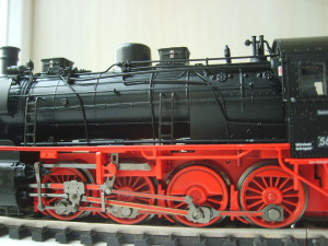 Без бегунка паровоз чётко идентифицируется как BR55 (ничего не напоминает?).