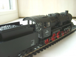 Интерьер будки сделан более подробно, чем у лилипутовского 56-го (с накладными деталями).