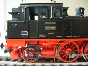 Будка машиниста. Надписи все читаемые.