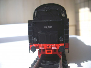 Вид в корму. Сцепки и тормозные шланги не установлены.