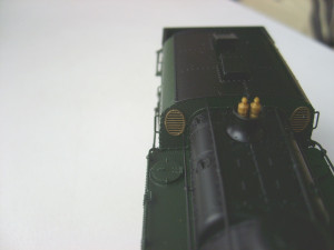 Лобовые стёкла закрыты металлическими сеточками.