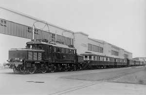 Е 93 08 демонстрирует своё присутствие на выставке в Дюссельдорфе, в качестве современного локомотива своего времени. 1937 год