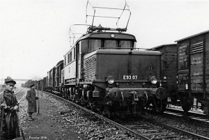 В мае 1938 года делегация Шведских государственных железных дорог проехала через Германию и Швейцарию для изучения самых современных транспортных средств того времени. В программу также входила поездка на E 93 07 с грузовым составом через Гайслингер Штайге