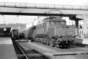 5 марта 1980 года,  локомотив 193 004 на центральном вокзале Ульма, с унаследованной от 193 001 муфтой