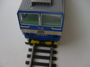 Ну, и ящик над кабиной и раздельные поручни.