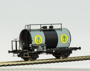 Exact Train 20627 OBB Kesselwagen Uedinger 30m3.jpg