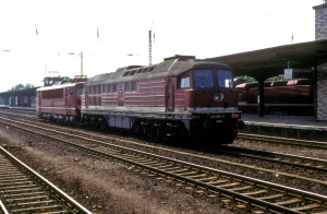 У складі DB. 230 039 з прямокутним &quot;ящиком&quot; на місці вентиляторів ЕДТ, та зашитими жалюзі у зв'язку з його демонтажем.