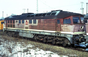 DB 230 070-5(1992).jpg (202.56 Кіб) Переглянуто 4638 разів 230 070 в оригінальному вигляді, тільки з вицвілою фарбою.