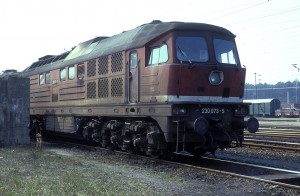 DB 230 073-9(1992).jpg (162.87 Кіб) Переглянуто 4638 разів 230 073 з переробленим поручнем та прямокутним ящиком над ЕДТ.