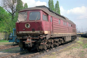 Він же в 1990 році після зіткнення в листопаді 1989 з електровозом 243 138. Був в цьому ж році списаний.