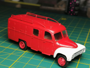 Лобовое и правое стекло залиты.