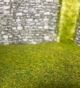 Флокирование с высоты 15 см - ниже опусть нельзя было - мешает подпорная стенка. Результат плохой, так, натрусил сверху и все. Пылесос немного помог.