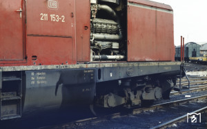 В оригинальных версиях использовались высокооборотные двенадцатицилиндровые V - образные двигатели от Maybach , Mercedes-Benz или MAN