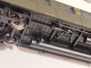 Компоновка узлов на всех вагонах идентична за исключением расположения слива туалета